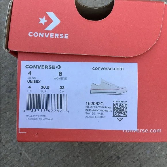 Converse Chuck Taylor- Chuck 70 Canvas-
Parchment/Garnet/Egret NIB- Size 6 - Picture 8 of 11